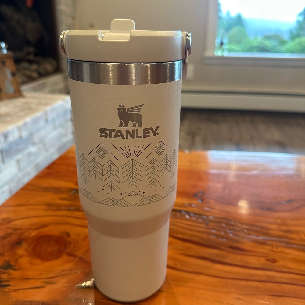 Stanley 30 oz IceFlow Winter Scape Limited Release Deco Edition- Limited Edition